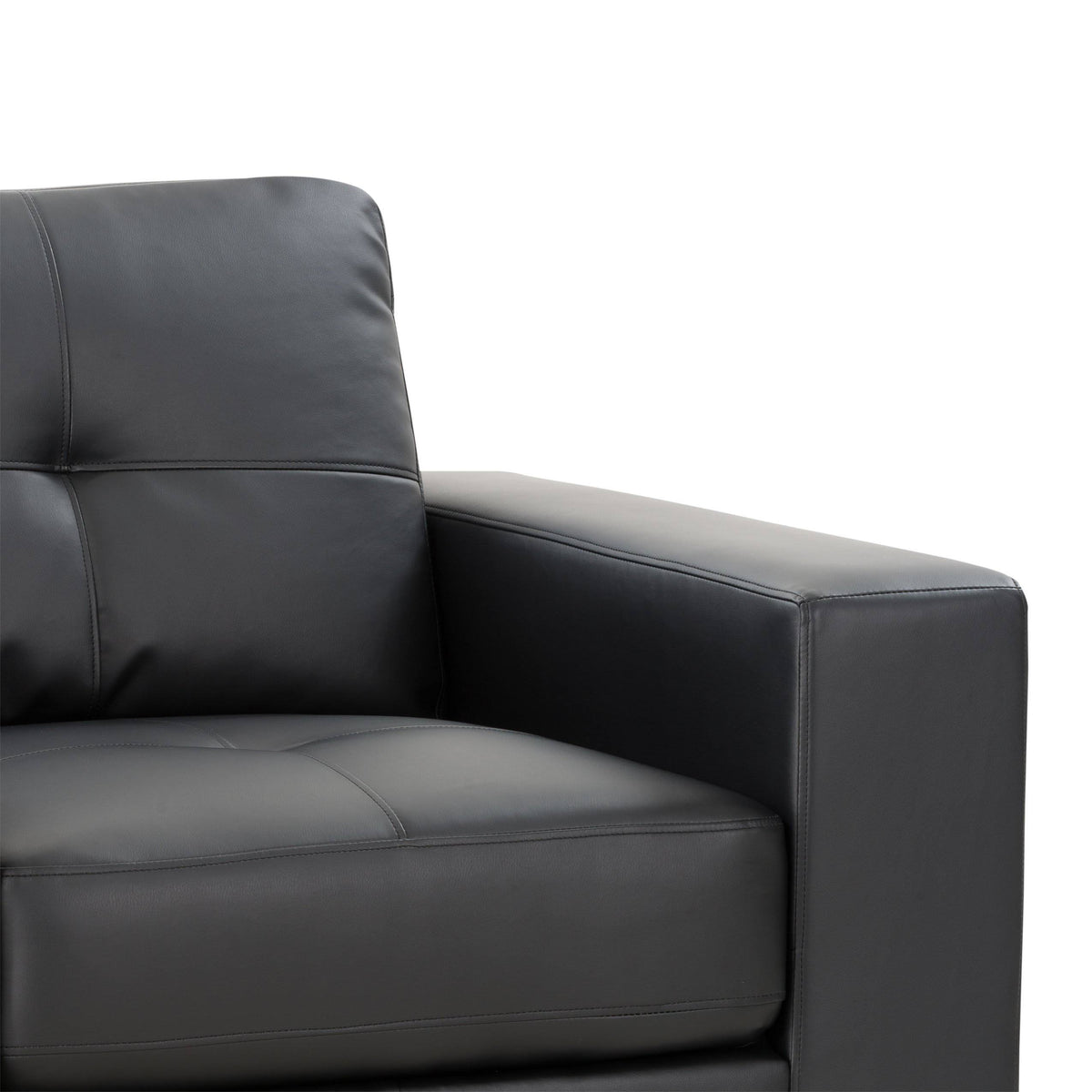Tufted Bonded Leather Club Chair P137