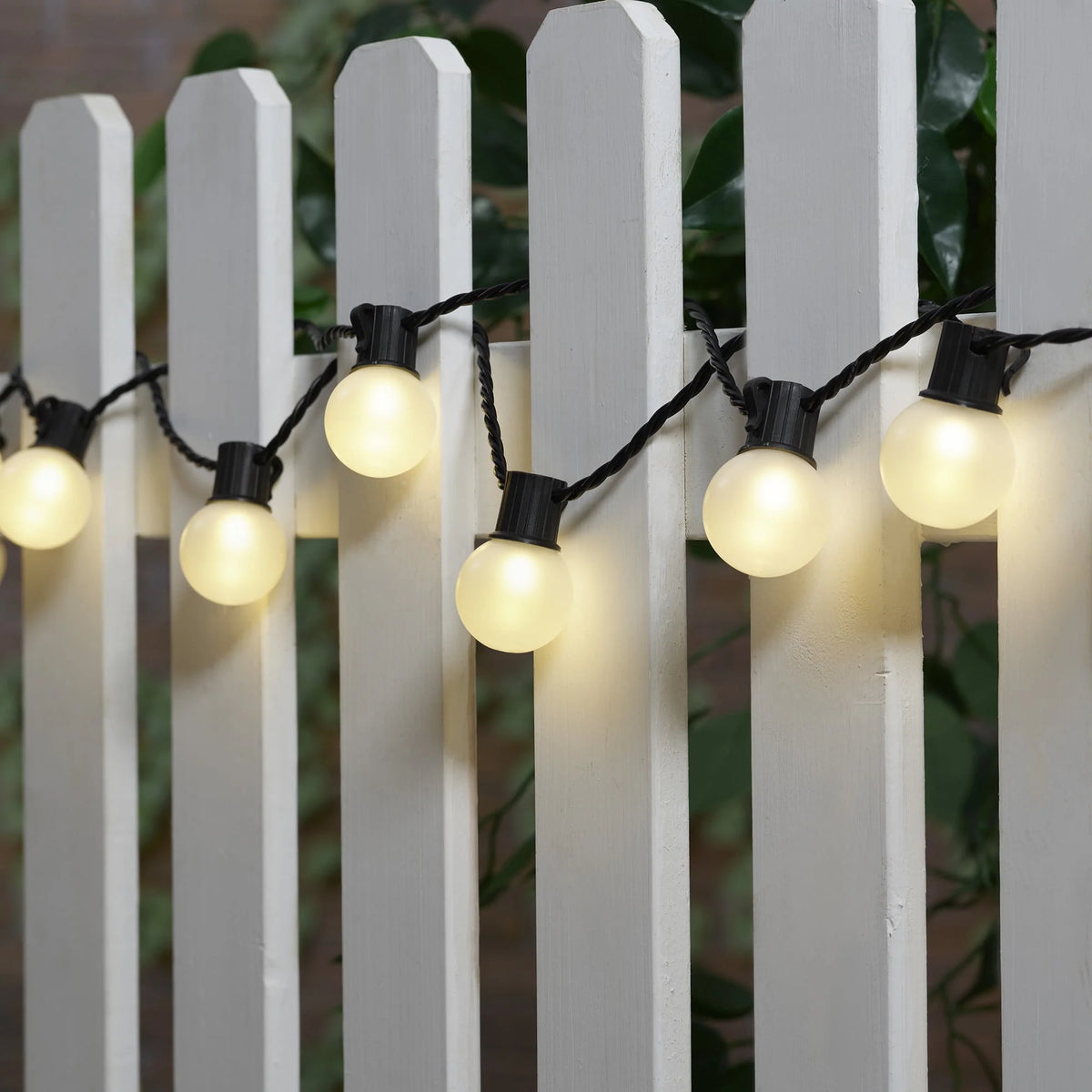 20-Count LED Frosted Globe Outdoor String Lights W266