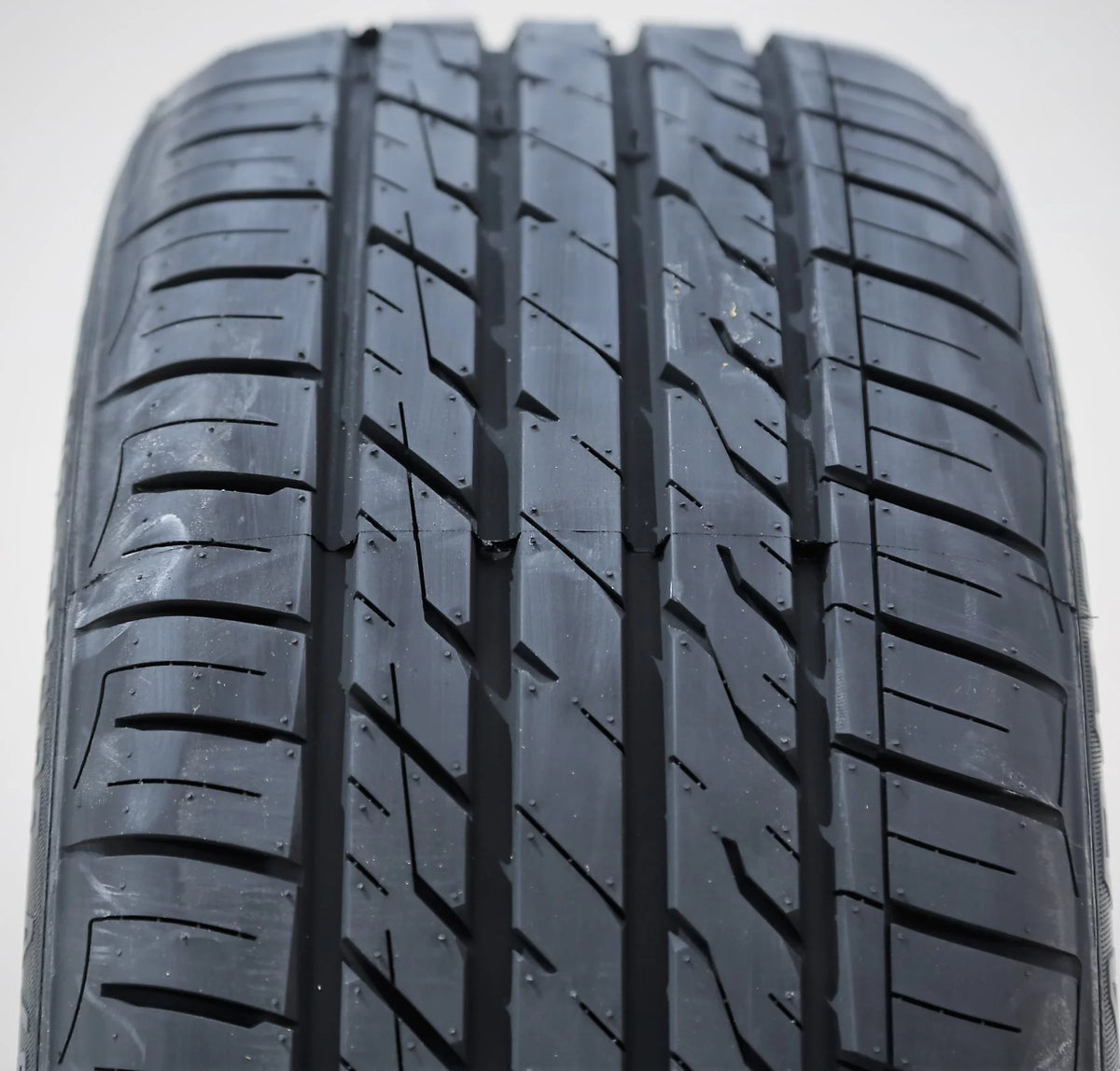 235/40R19 96 W All-Season N452
