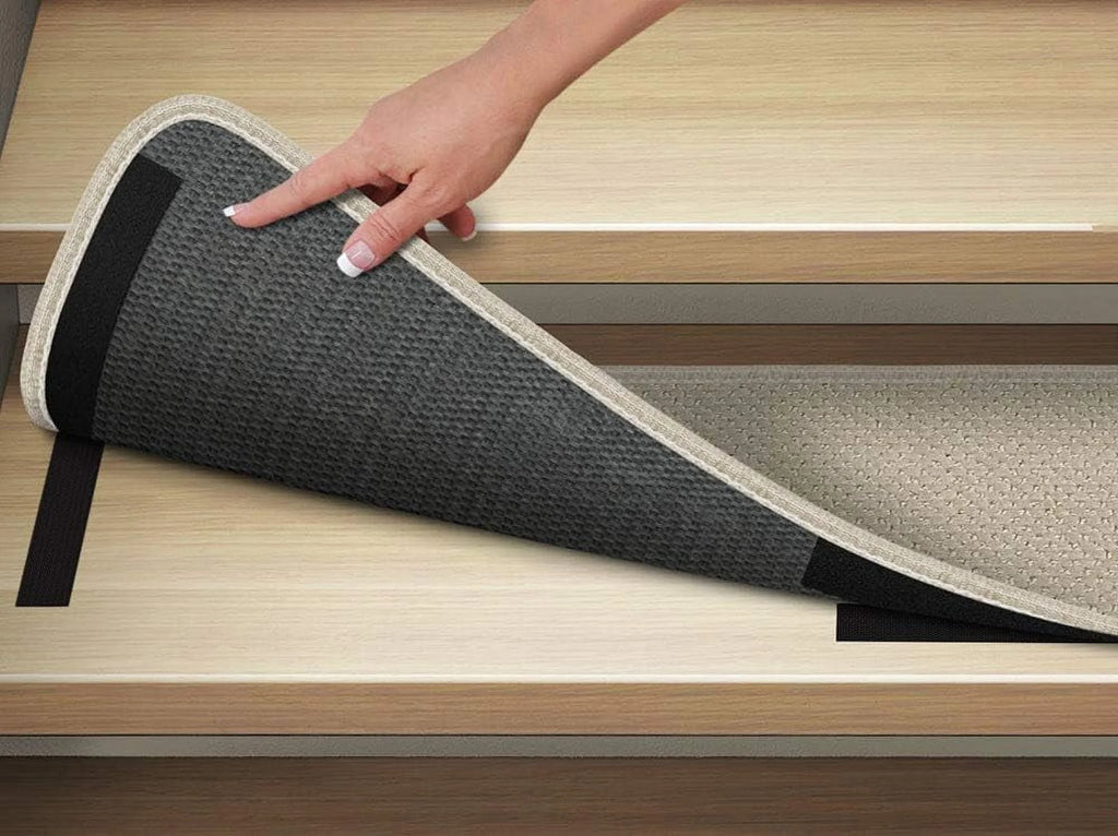 Set Of 15 Attachable Carpet Stair Treads And Matching Landing Rug W799