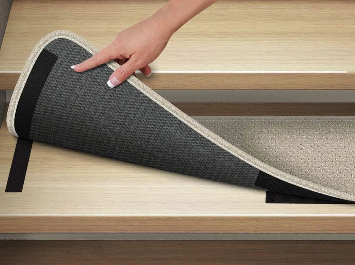 Set Of 15 Attachable Carpet Stair Treads And Matching Landing Rug W799