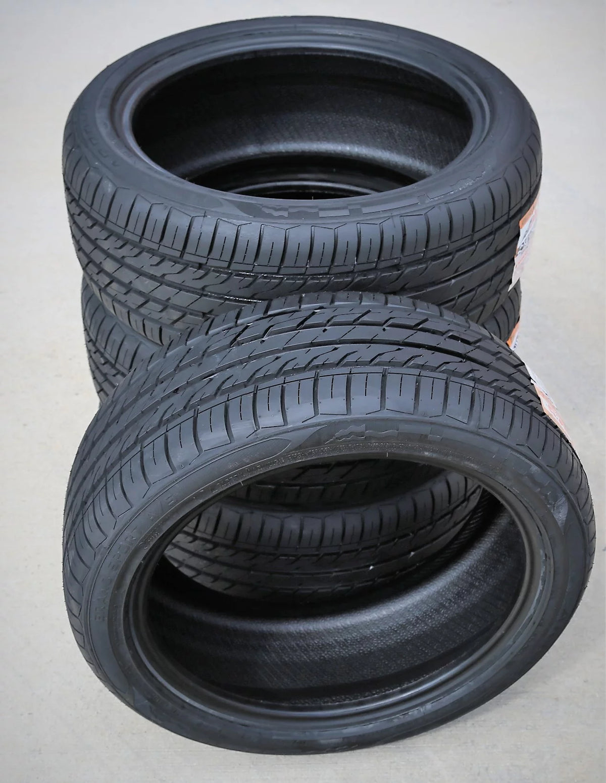 235/40R19 96 W All-Season N452